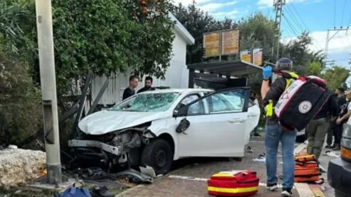 গাড়ি হাইজ্যাক করে ইসরায়েলে তাণ্ডব চালালেন দুই ফিলিস্তিনি – DesheBideshe গাড়ি হাইজ্যাক করে ইসরায়েলে তাণ্ডব চালালেন দুই ফিলিস্তিনি – DesheBideshe