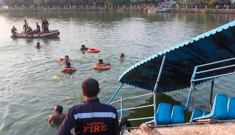 ভারতে স্কুলের পিকনিকের নৌকা উল্টে নিহত ১৫ – DesheBideshe ভারতে স্কুলের পিকনিকের নৌকা উল্টে নিহত ১৫ – DesheBideshe