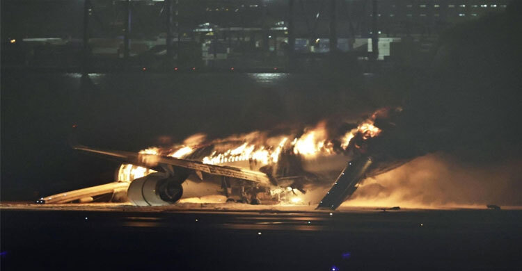 জাপানে দুই প্লেনের সংঘর্ষে নিহত ৫ – DesheBideshe জাপানে দুই প্লেনের সংঘর্ষে নিহত ৫ – DesheBideshe