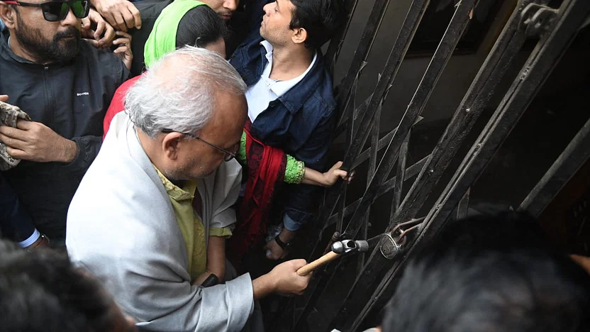 বিএনপি অফিসে তালা দেন নিরাপত্তাকর্মী সোহাগ – DesheBideshe বিএনপি অফিসে তালা দেন নিরাপত্তাকর্মী সোহাগ – DesheBideshe