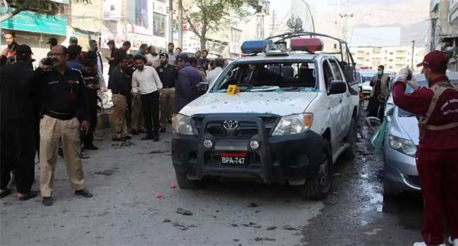 পাকিস্তানে হত্যার পর বৈদ্যুতিক খুঁটিতে ঝুলিয়ে রাখা হল পাঁচ আফগানির লাশ – DesheBideshe পাকিস্তানে হত্যার পর বৈদ্যুতিক খুঁটিতে ঝুলিয়ে রাখা হল পাঁচ আফগানির লাশ – DesheBideshe