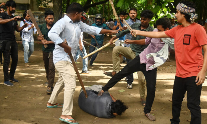 দেশে বেড়েছে ধর্ষণ-গণপিটুনি - DesheBideshe