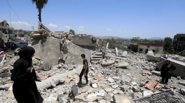 ইসরায়েলি হামলায় লেবাননে নিহত ১৮, প্রাণহানি ৩ হাজার ছুঁই ছুঁই – DesheBideshe ইসরায়েলি হামলায় লেবাননে নিহত ১৮, প্রাণহানি ৩ হাজার ছুঁই ছুঁই – DesheBideshe