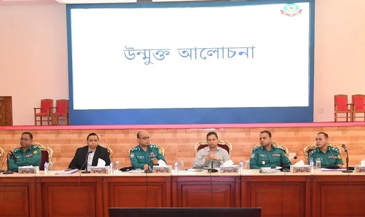 অতীত থেকে শিক্ষা নিয়ে পুলিশকে জনগণের বাহিনী হতে হবে – DesheBideshe অতীত থেকে শিক্ষা নিয়ে পুলিশকে জনগণের বাহিনী হতে হবে – DesheBideshe