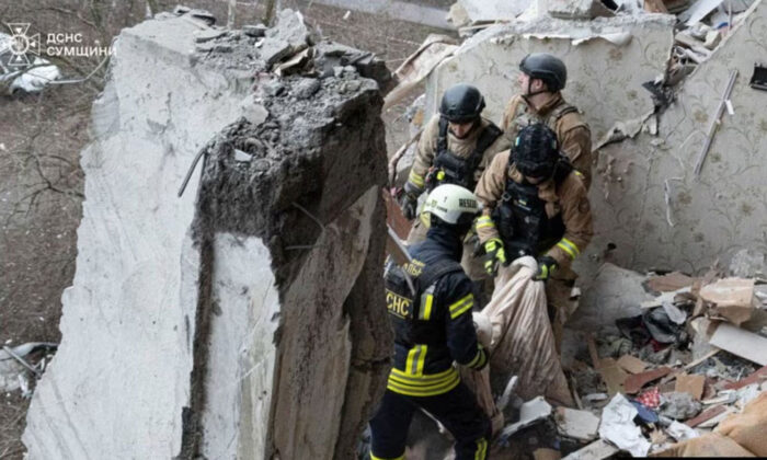 ইউক্রেনে বহুতল ভবনে রাশিয়ার ড্রোন হামলায় নিহত ৯ – DesheBideshe