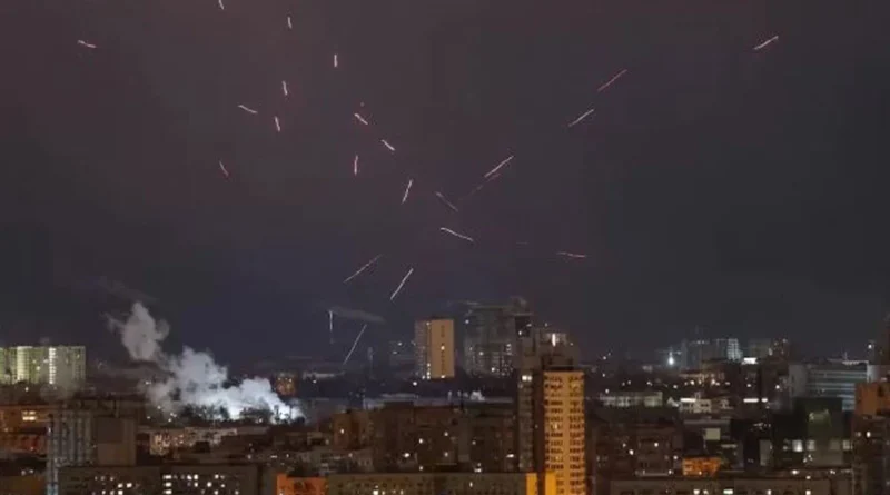 ইউক্রেনে একরাতেই আড়াই শতাধিক ড্রোন দিয়ে হামলা রাশিয়ার – DesheBideshe