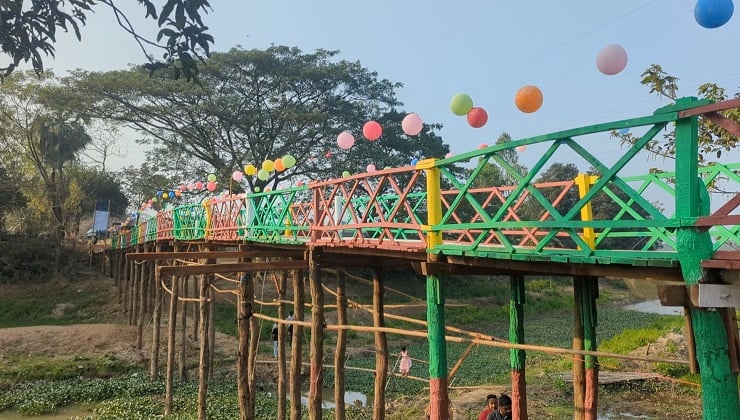 ভালুকার এলাকাবাসীর অর্থায়নে নির্মিত কাঠের সেতু উদ্বোধন – DesheBideshe ভালুকার এলাকাবাসীর অর্থায়নে নির্মিত কাঠের সেতু উদ্বোধন – DesheBideshe