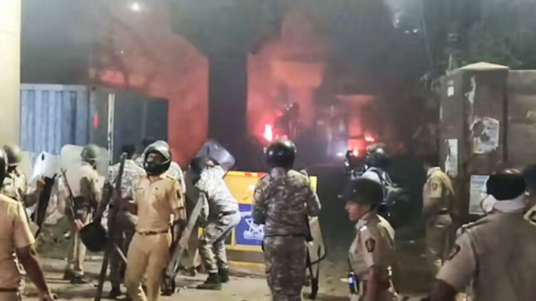 ভারতের নাগপুরে ভয়াবহ সহিংসতা, কারফিউ জারি – DesheBideshe ভারতের নাগপুরে ভয়াবহ সহিংসতা, কারফিউ জারি – DesheBideshe