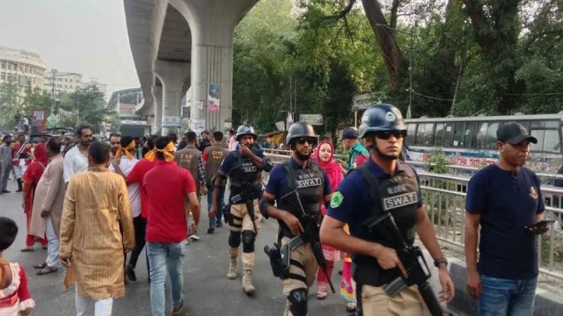 ঢাবি এলাকা ঘিরে কঠোর নিরাপত্তা – DesheBideshe ঢাবি এলাকা ঘিরে কঠোর নিরাপত্তা – DesheBideshe