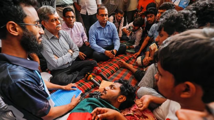 কুয়েট ক্যাম্পাসে শিক্ষার্থীদের সঙ্গে আলোচনায় শিক্ষা উপদেষ্টা – DesheBideshe কুয়েট ক্যাম্পাসে শিক্ষার্থীদের সঙ্গে আলোচনায় শিক্ষা উপদেষ্টা – DesheBideshe