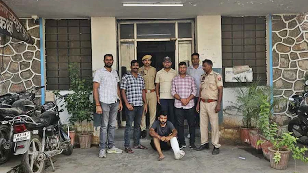 স্ত্রীর বিলাসী চাহিদা মেটাতে চাকরি ছেড়ে চোর হলেন বিবিএ পাস যুবক! – DesheBideshe স্ত্রীর বিলাসী চাহিদা মেটাতে চাকরি ছেড়ে চোর হলেন বিবিএ পাস যুবক! – DesheBideshe