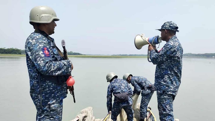 মা ইলিশ সংরক্ষণে দেশের ৯টি জেলায় ১৭ যুদ্ধজাহাজ মোতায়েন নৌবাহিনীর – DesheBideshe মা ইলিশ সংরক্ষণে দেশের ৯টি জেলায় ১৭ যুদ্ধজাহাজ মোতায়েন নৌবাহিনীর – DesheBideshe