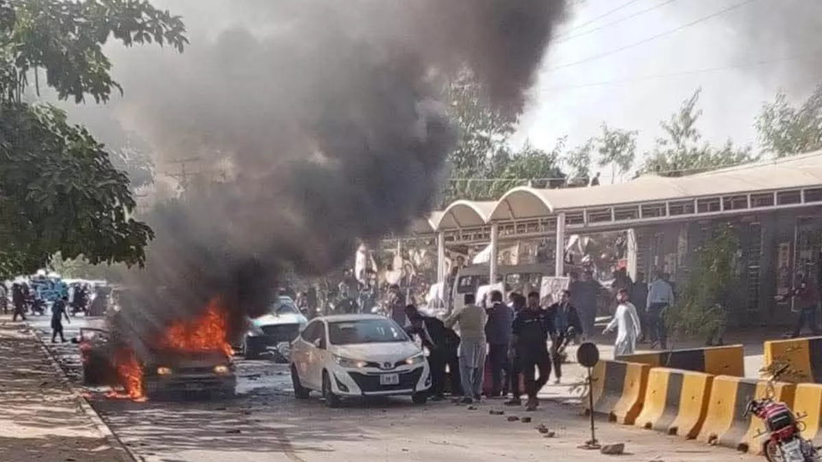 ইসলামাবাদে আত্মঘাতী বোমা হামলার দায় স্বীকার করল পাকিস্তানি তালেবান – DesheBideshe ইসলামাবাদে আত্মঘাতী বোমা হামলার দায় স্বীকার করল পাকিস্তানি তালেবান – DesheBideshe