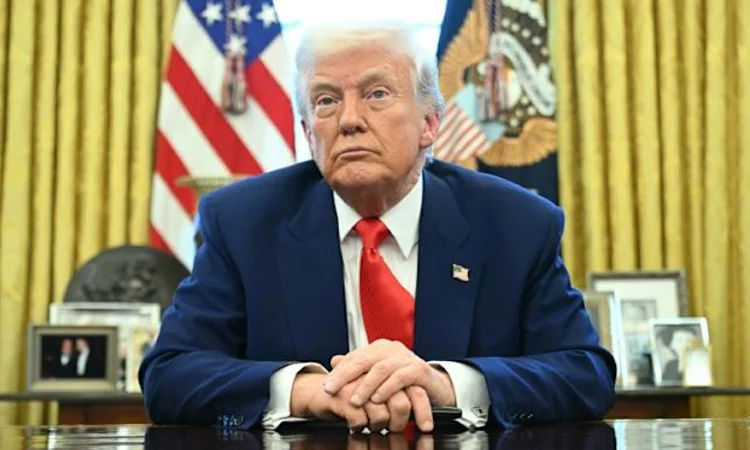 ফিলিস্তিনি পাসপোর্টধারী ও ৭ দেশের নাগরিকদের যুক্তরাষ্ট্রে প্রবেশে নিষেধাজ্ঞা দিল ট্রাম্প প্রশাসন – DesheBideshe ফিলিস্তিনি পাসপোর্টধারী ও ৭ দেশের নাগরিকদের যুক্তরাষ্ট্রে প্রবেশে নিষেধাজ্ঞা দিল ট্রাম্প প্রশাসন – DesheBideshe