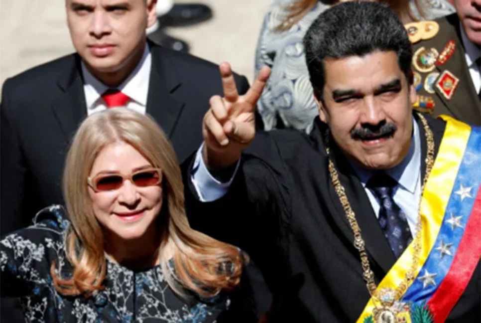 ভেনেজুয়েলায় মার্কিন হামলা ও স্ত্রীসহ মাদুরোকে তুলে নেওয়ায় বিশ্বজুড়ে তীব্র প্রতিক্রিয়া – DesheBideshe