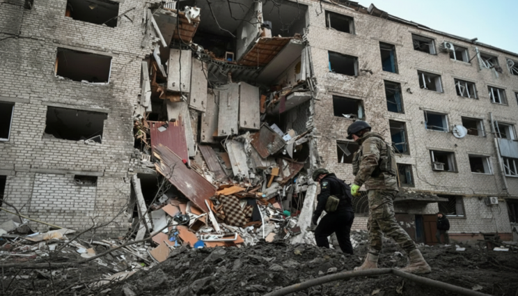 যুদ্ধবিরতি শেষ হতেই তীব্র শীতের মধ্যে কিয়েভে রাশিয়ার ভয়াবহ হামলা – DesheBideshe