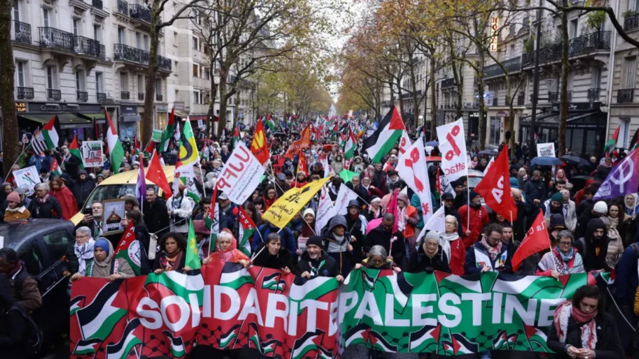 ফিলিস্তিনসহ বিভিন্ন নির্যাতিত জনগোষ্ঠীর প্রতি সংহতি জানিয়ে প্যারিসে বিক্ষোভ – DesheBideshe