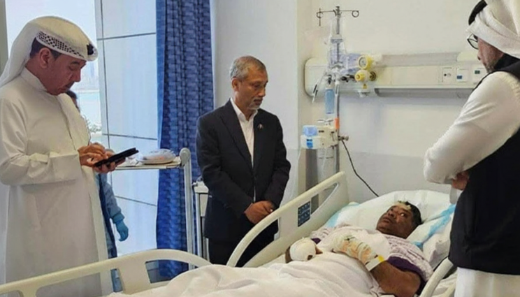 ইরানি হামলায় আহত দুই বাংলাদেশিকে দেখতে হাসপাতালে রাষ্ট্রদূত – DesheBideshe ইরানি হামলায় আহত দুই বাংলাদেশিকে দেখতে হাসপাতালে রাষ্ট্রদূত – DesheBideshe