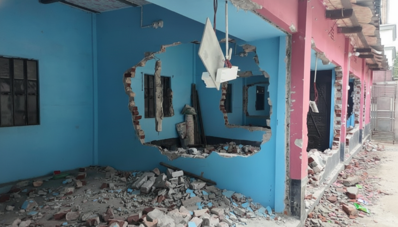 ফতুল্লায় চাঁদার দাবিতে বাড়িতে হামলা ও ভাঙচুর, ক্ষতিগ্রস্তদের পাশে দাঁড়াল বিএনপি – DesheBideshe ফতুল্লায় চাঁদার দাবিতে বাড়িতে হামলা ও ভাঙচুর, ক্ষতিগ্রস্তদের পাশে দাঁড়াল বিএনপি – DesheBideshe